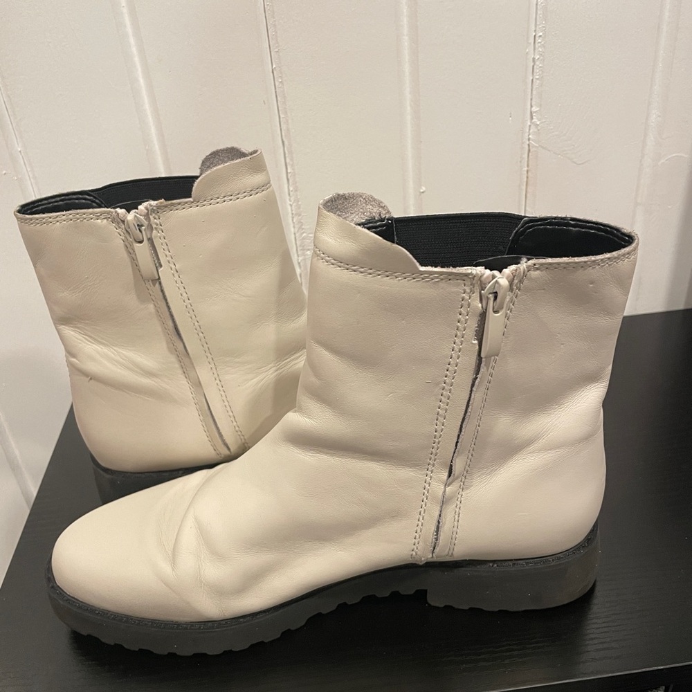 Franco Sarto Cream Ankle Boots with side zippers size 9.5